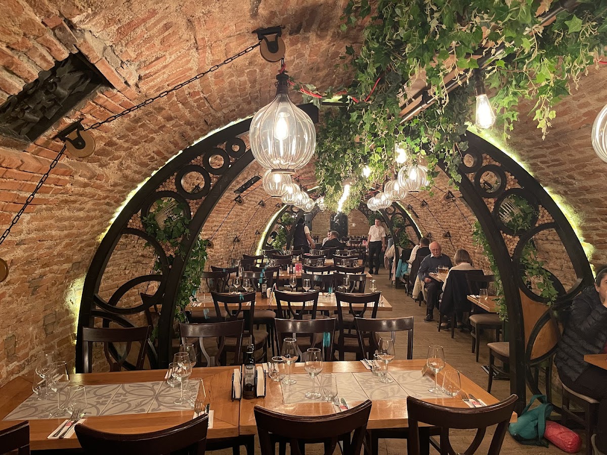 Restaurant Hanu' lui Manuc photo 9